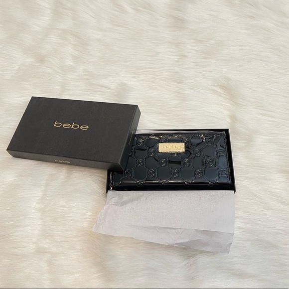 NWT bebe los angeles Womens Black Patent Clutch Wallet Dana Embossed Zipper - Picture 8 of 9